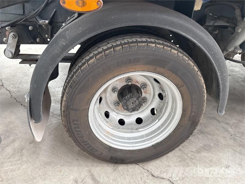 Nissan NT400 4x2 Bucket Truck المنصات الهوائية المثبتة على شاحنة
