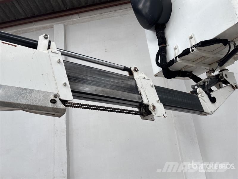 Nissan NT400 4x2 Bucket Truck المنصات الهوائية المثبتة على شاحنة