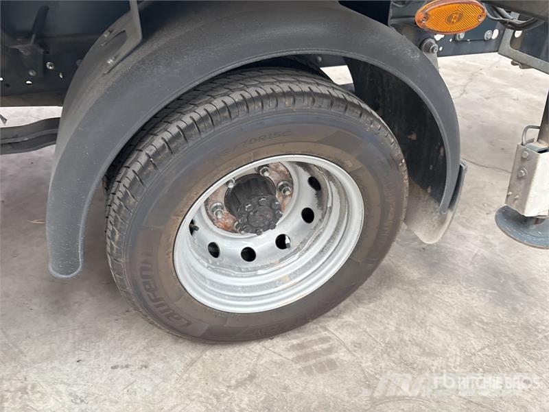 Nissan NT400 4x2 Bucket Truck المنصات الهوائية المثبتة على شاحنة