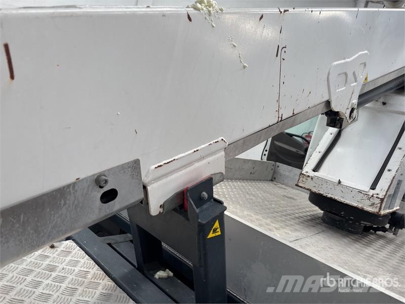 Nissan NT400 4x2 Bucket Truck المنصات الهوائية المثبتة على شاحنة