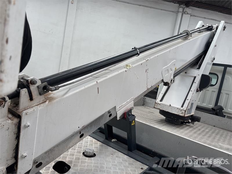 Nissan NT400 Bucket Truck Plataformas sobre camión