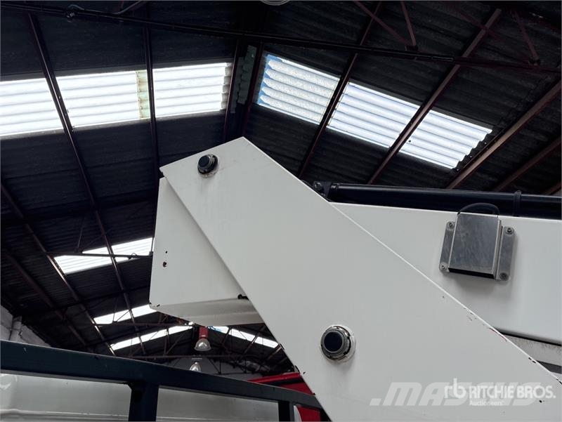Nissan NT400 Bucket Truck Plataformas sobre camión