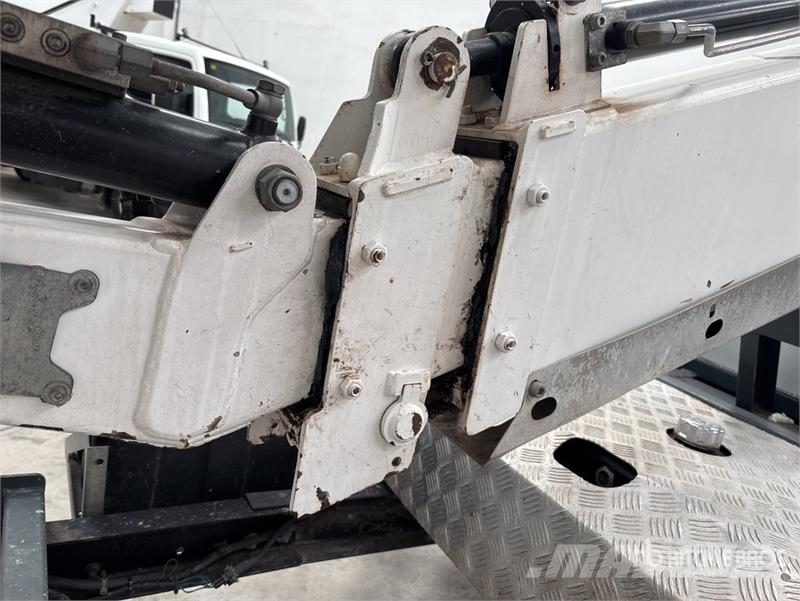 Nissan NT400 Bucket Truck Plataformas sobre camión