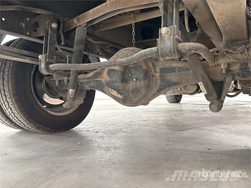 Nissan NT400 Bucket Truck Plataformas sobre camión
