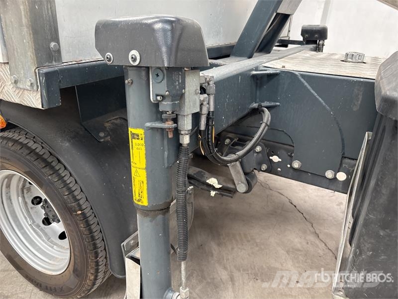 Nissan NT400 Bucket Truck Plataformas sobre camión