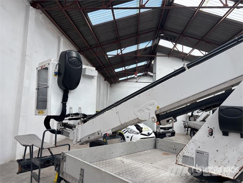 Nissan NT400 Bucket Truck Plataformas sobre camión