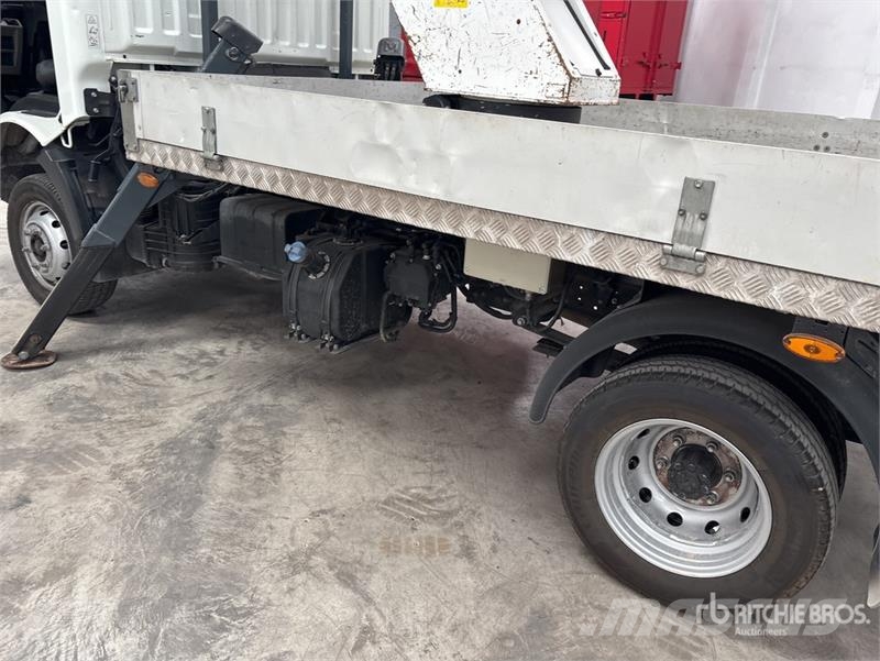 Nissan NT400 Bucket Truck Plataformas sobre camión