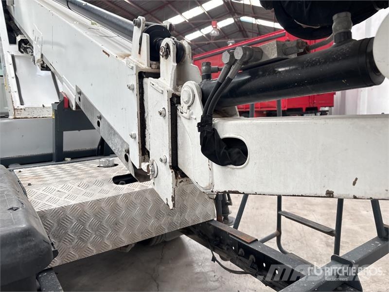 Nissan NT400 Bucket Truck Plataformas sobre camión