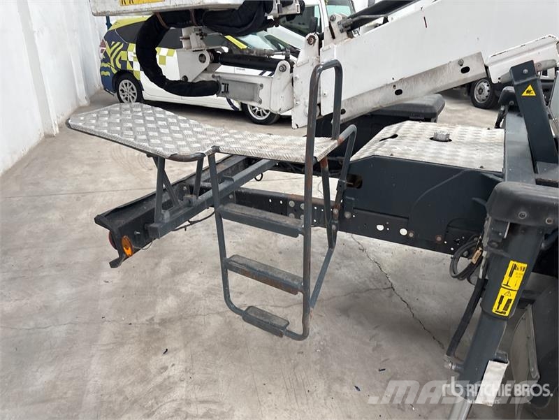 Nissan NT400 Bucket Truck Plataformas sobre camión