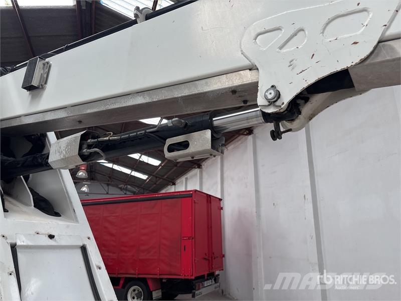 Nissan NT400 Bucket Truck Plataformas sobre camión