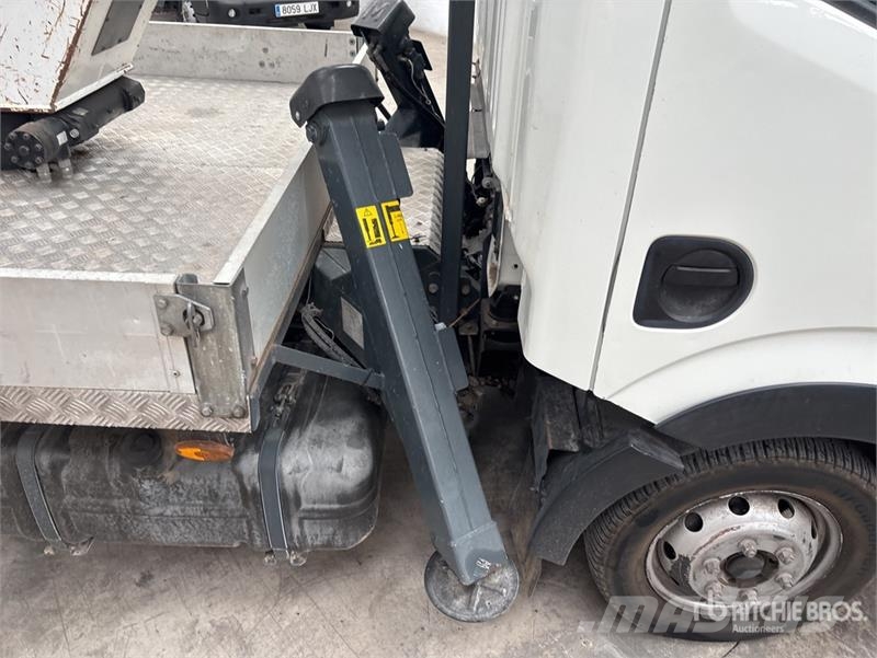Nissan NT400 Bucket Truck Plataformas sobre camión
