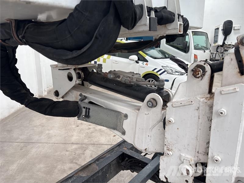 Nissan NT400 Bucket Truck Plataformas sobre camión