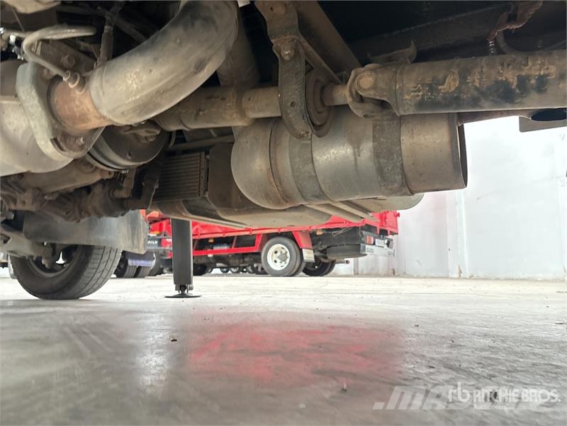 Nissan NT400 Bucket Truck Plataformas sobre camión