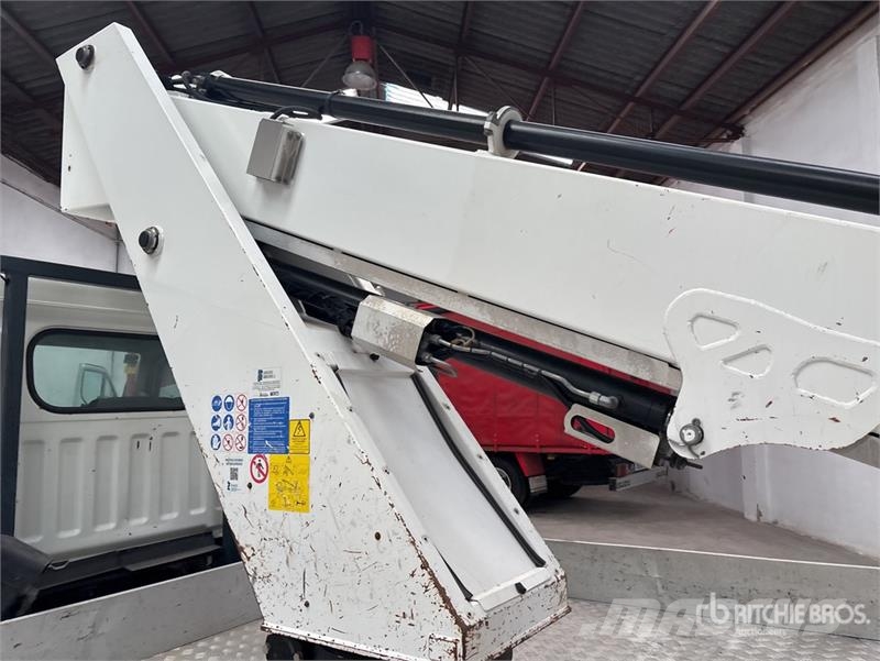 Nissan NT400 Bucket Truck Plataformas sobre camión
