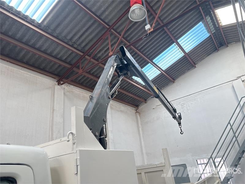 Nissan NT400 Cabstar 4x2 Bucket Truck Plataformas sobre camión