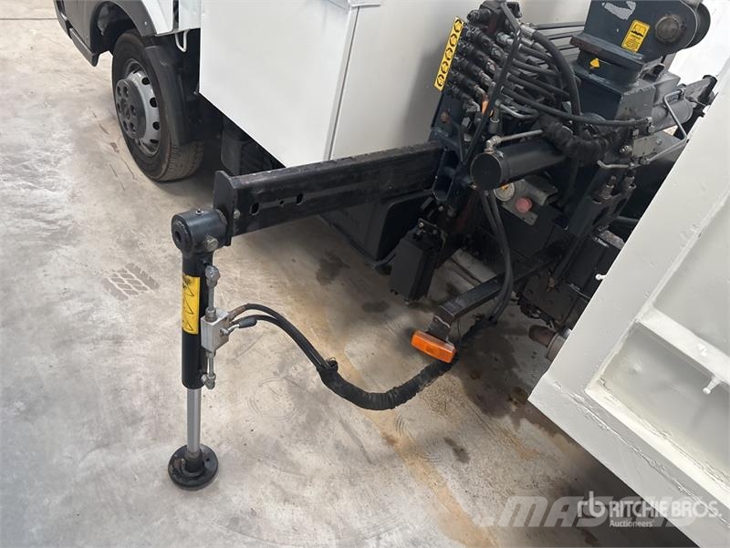 Nissan NT400 Cabstar 4x2 Bucket Truck Plataformas sobre camión