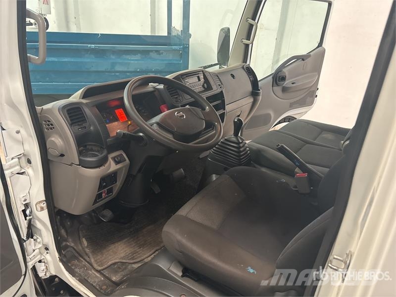 Nissan NT400 Cabstar 4x2 Bucket Truck Plataformas sobre camión