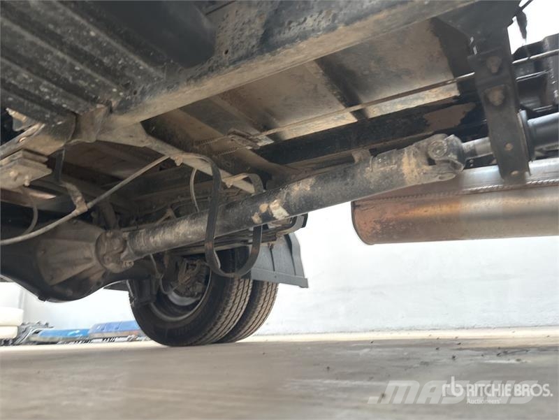 Nissan NT400 Cabstar 4x2 Bucket Truck Plataformas sobre camión
