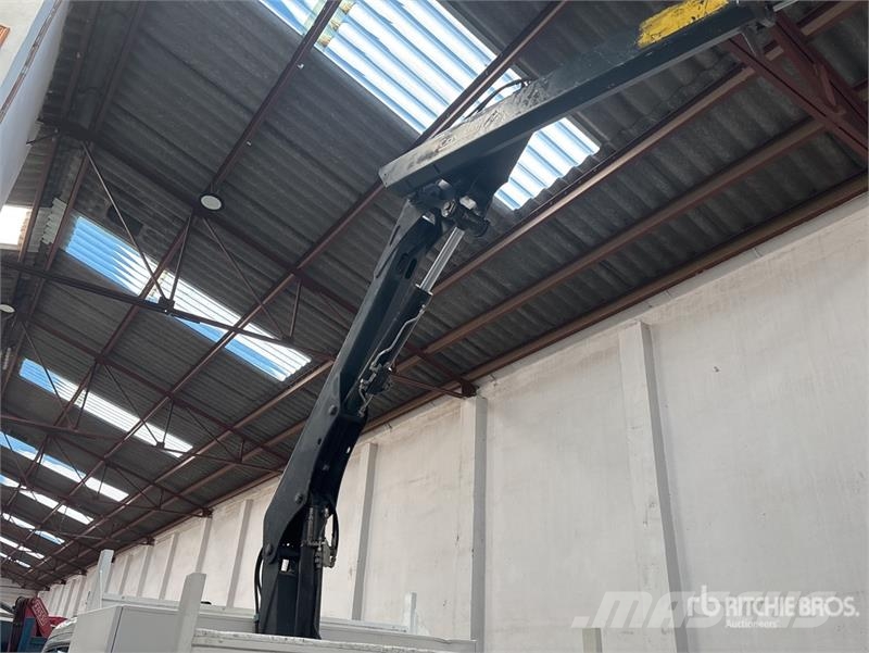 Nissan NT400 Cabstar 4x2 Bucket Truck Plataformas sobre camión