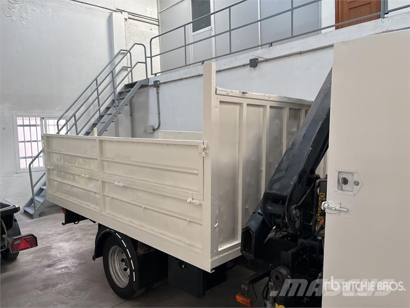 Nissan NT400 Cabstar 4x2 Bucket Truck Plataformas sobre camión