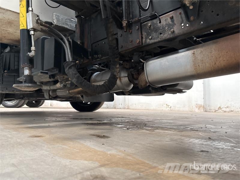 Nissan NT400 Cabstar 4x2 Bucket Truck Plataformas sobre camión