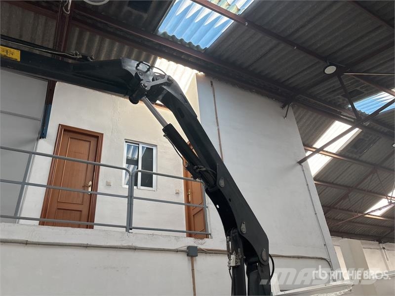 Nissan NT400 Cabstar 4x2 Bucket Truck Plataformas sobre camión