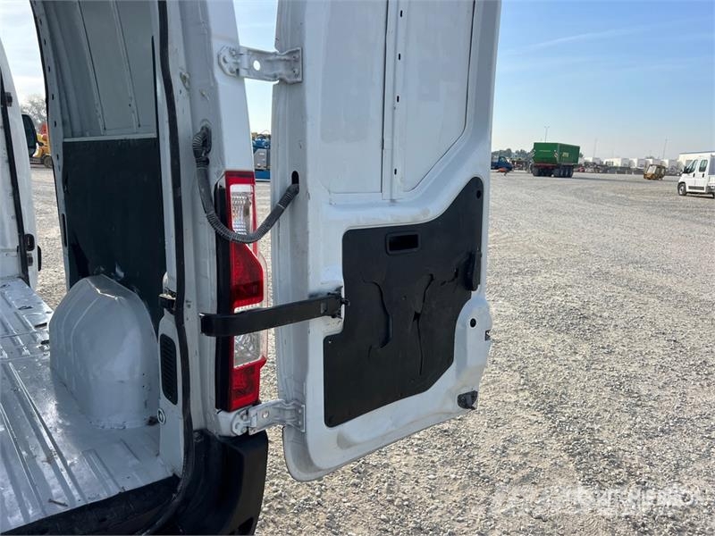 Nissan NV400 Cargo Van Krovininiai furgonai