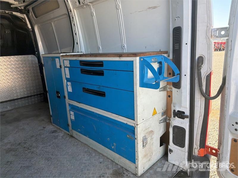 Nissan NV400 Cargo Van Furgões