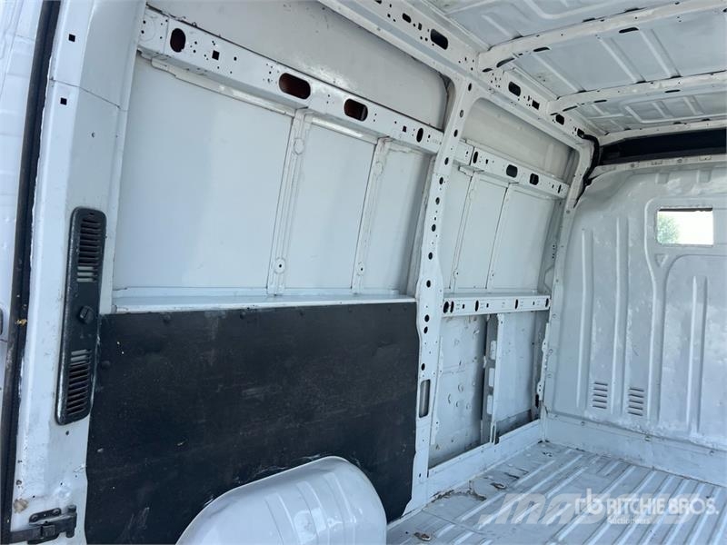 Nissan NV400 Cargo Van Krovininiai furgonai