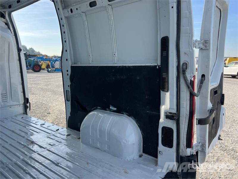 Nissan NV400 Cargo Van Krovininiai furgonai