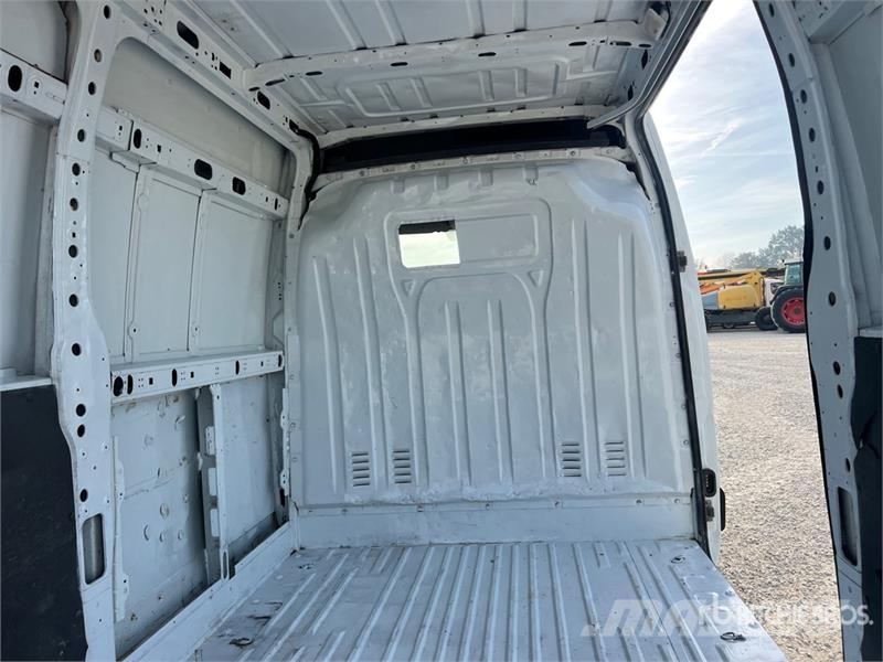 Nissan NV400 Cargo Van Krovininiai furgonai