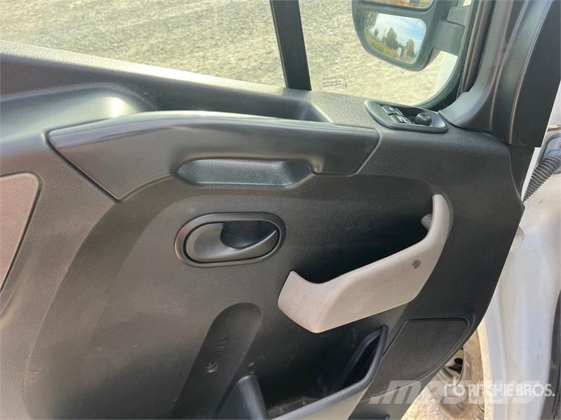 Nissan NV400 Cargo Van Krovininiai furgonai