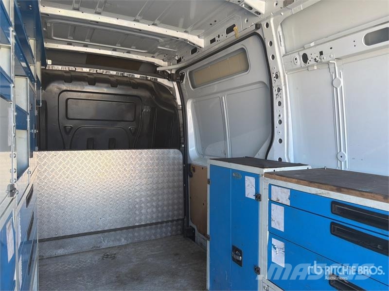Nissan NV400 Cargo Van Furgões