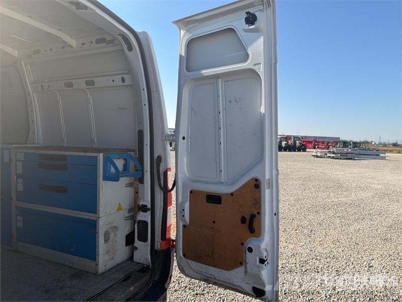 Nissan NV400 Cargo Van Furgões