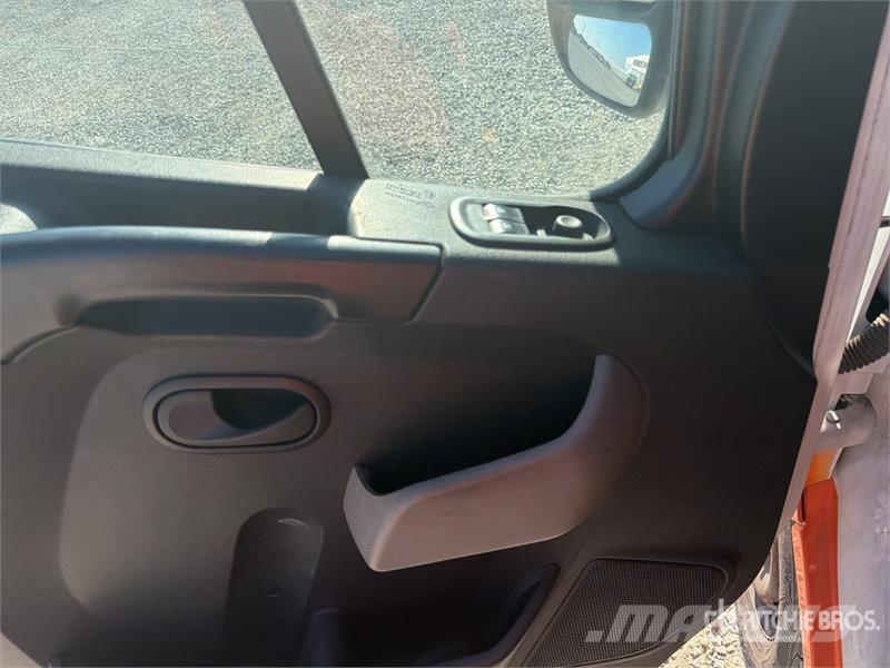 Nissan NV400 Cargo Van Furgões