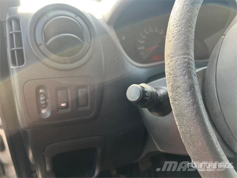Nissan NV400 Cargo Van Krovininiai furgonai