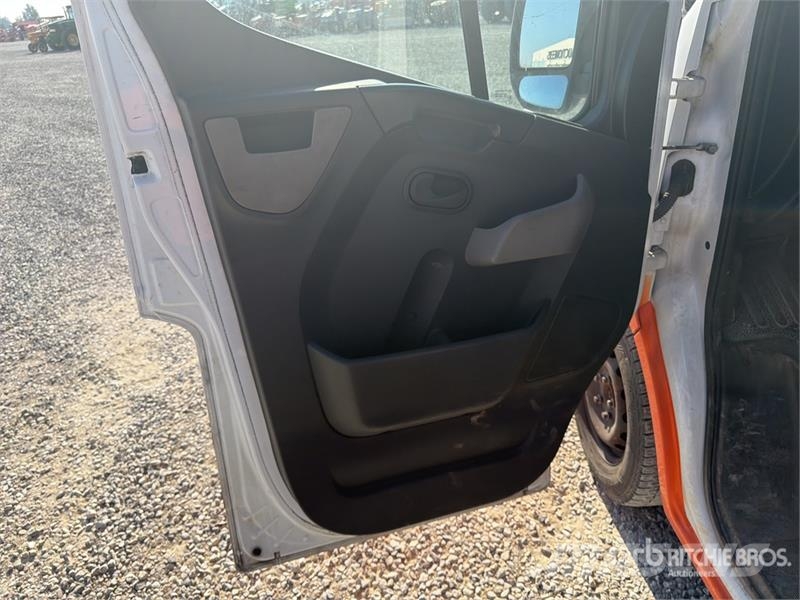 Nissan NV400 Cargo Van Furgões