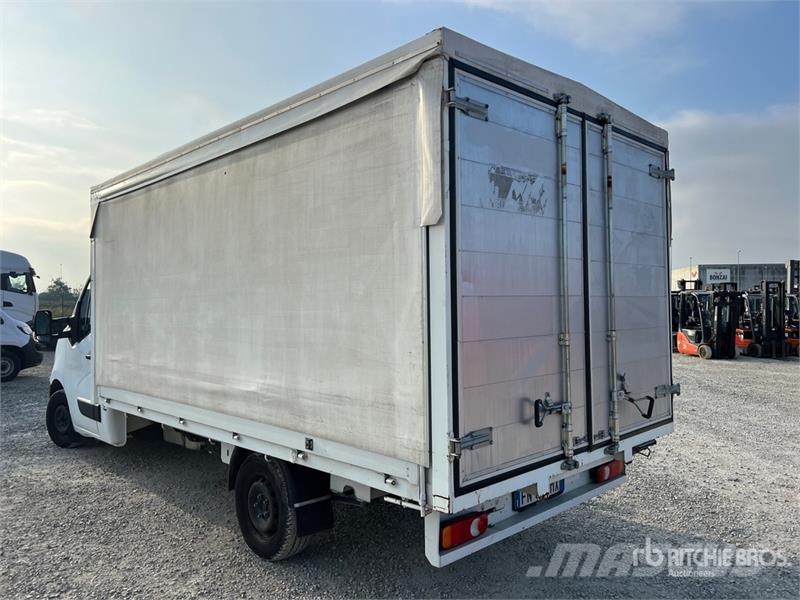 Nissan NV400 P/M Curtain Side Truck Брезентови камиони