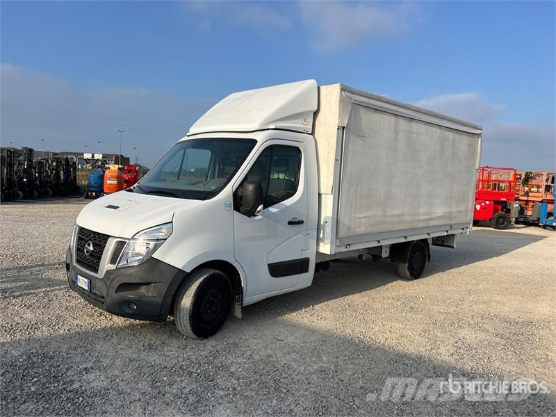 Nissan NV400 P/M Curtain Side Truck Брезентови камиони
