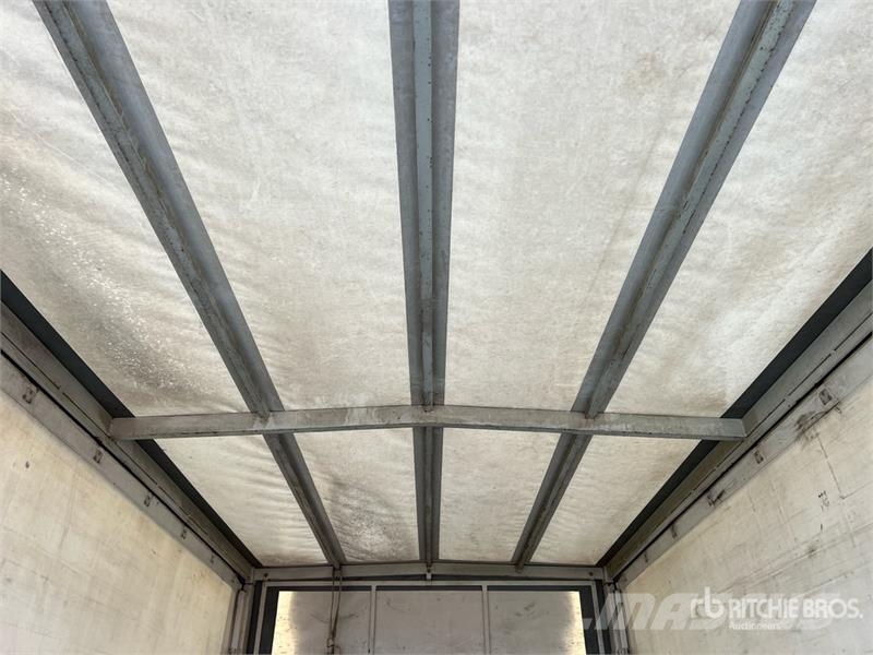 Nissan NV400 P/M Curtain Side Truck Брезентови камиони