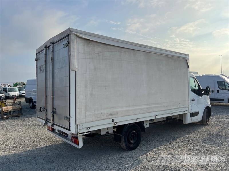 Nissan NV400 P/M Curtain Side Truck Брезентови камиони