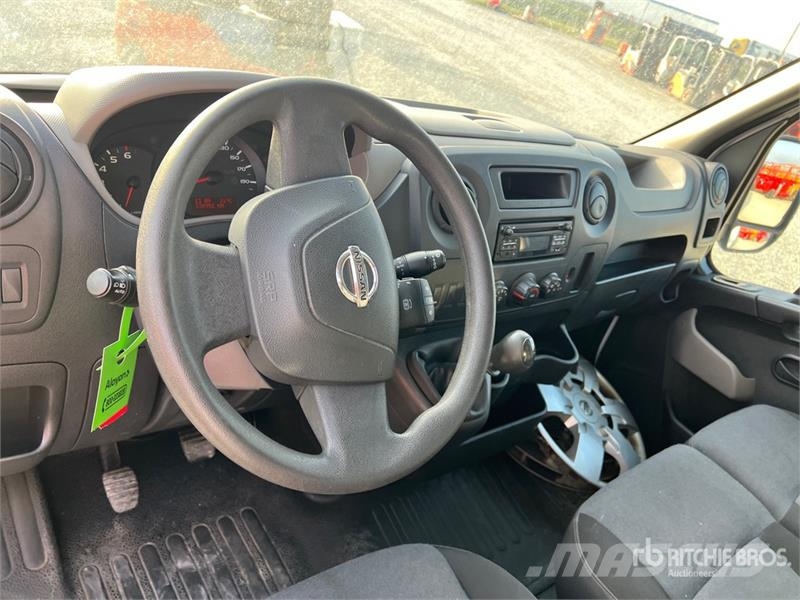 Nissan NV400 P/M Curtain Side Truck Брезентови камиони