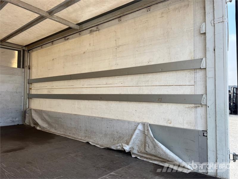 Nissan NV400 P/M Curtain Side Truck Брезентови камиони