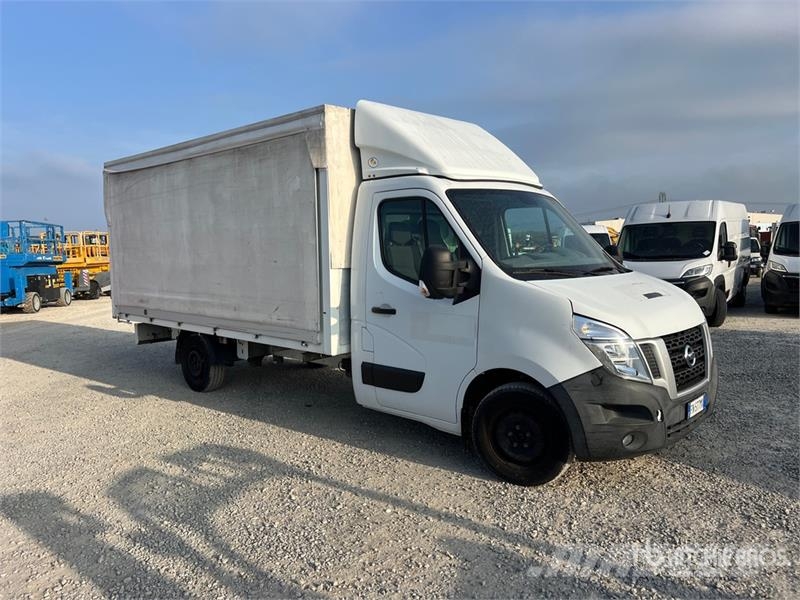 Nissan NV400 P/M Curtain Side Truck Брезентови камиони