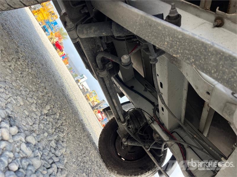 Nissan NV400 P/M Curtain Side Truck Брезентови камиони