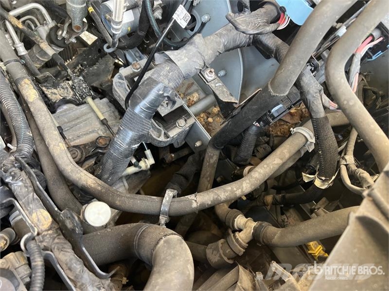 Nissan NV400 P/M Curtain Side Truck Брезентови камиони