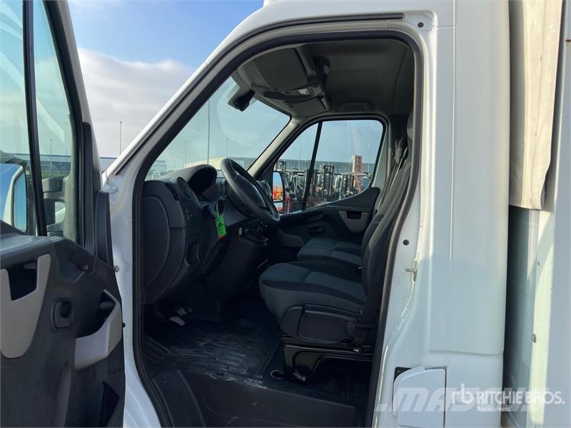 Nissan NV400 P/M Curtain Side Truck Брезентови камиони