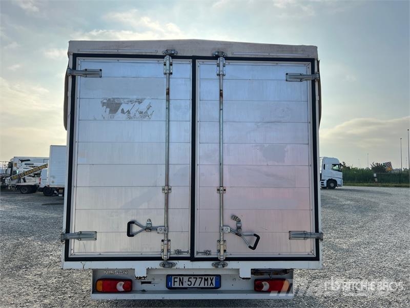 Nissan NV400 P/M Curtain Side Truck Брезентови камиони