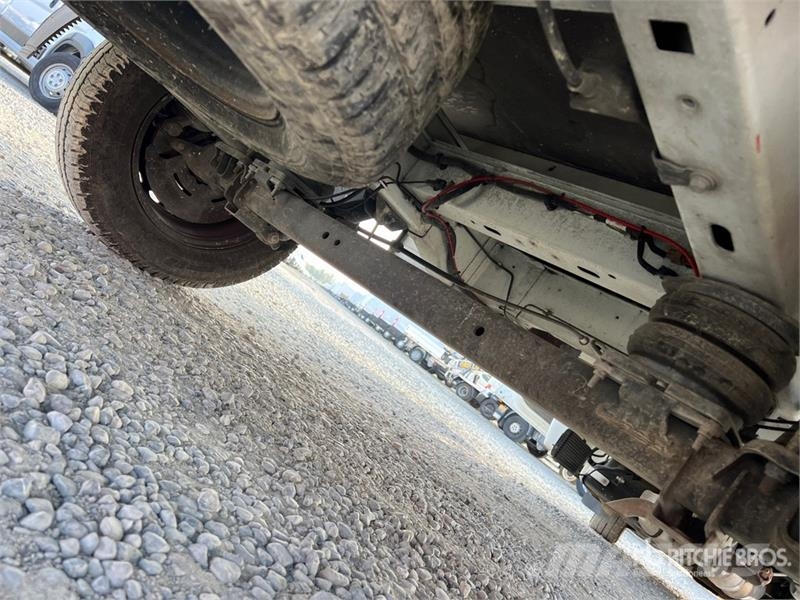 Nissan NV400 P/M Curtain Side Truck Брезентови камиони