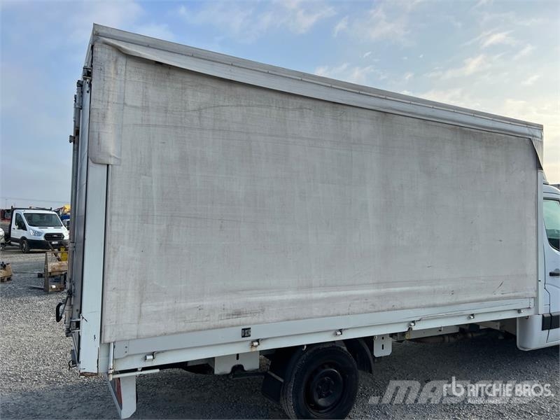 Nissan NV400 P/M Curtain Side Truck Брезентови камиони